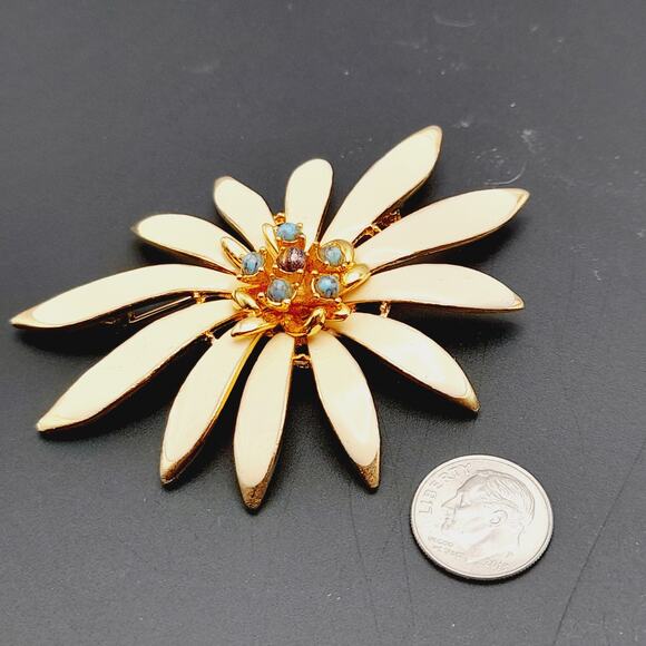 Vintage Large Cream Enamel Gold Plated Daisy Flower Brooch - Picture 8 of 10